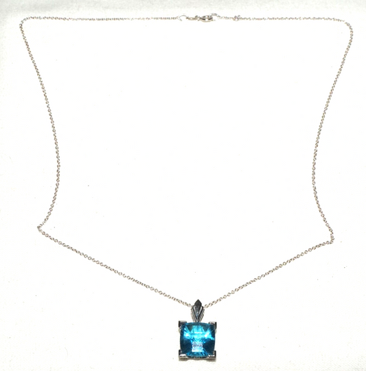 Vintage 14k White Gold Necklace & Pendant set w. Blue Topaz Accent (TuD)