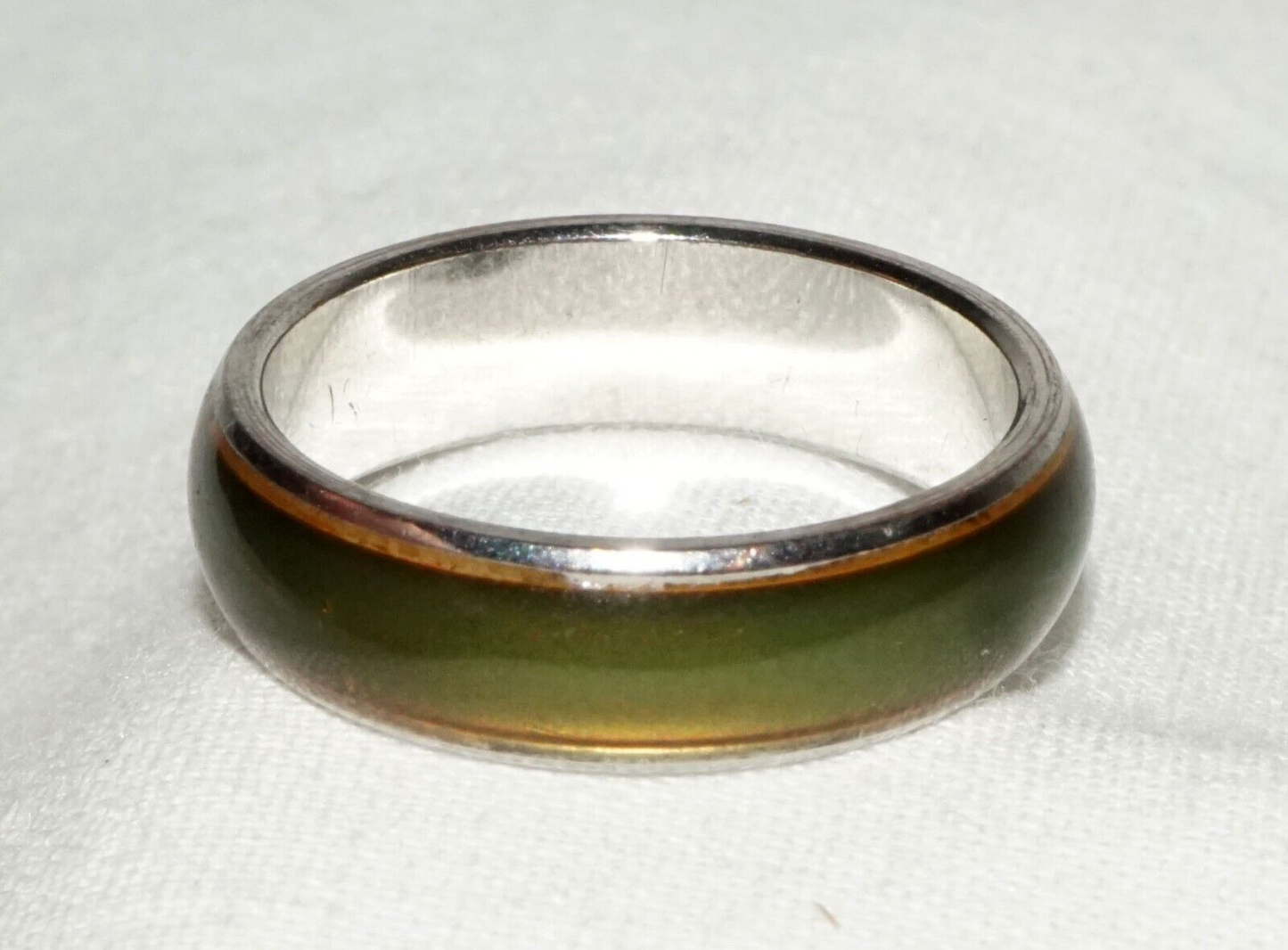 Vintage Unmarked Silver & Dark Green Enamel Ring Band Sz.8.5 (KoS) L17