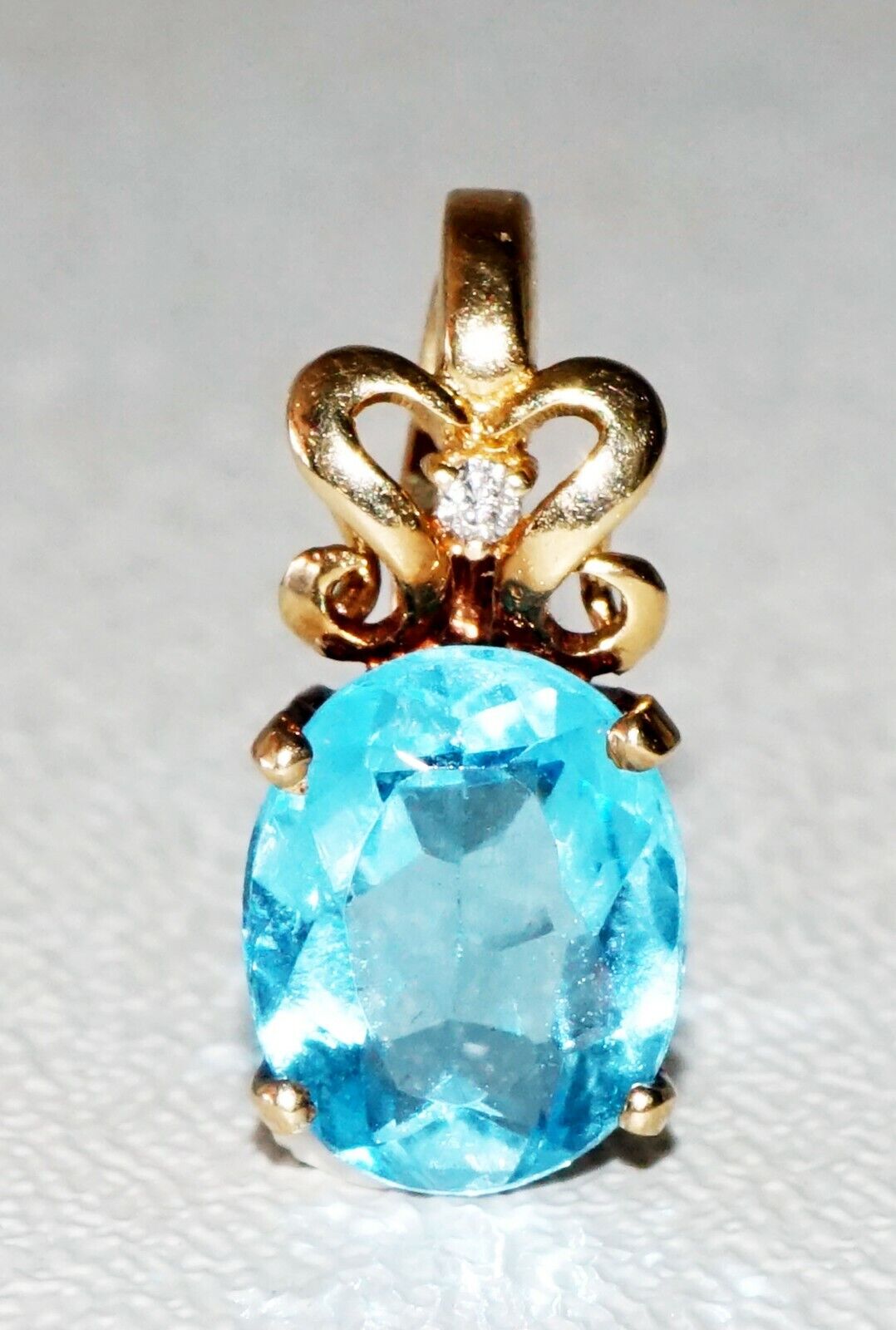 Vintage 14k Yellow Gold Mini Pendant set w. Blue Topaz & 1x Diamond (SaR)#128