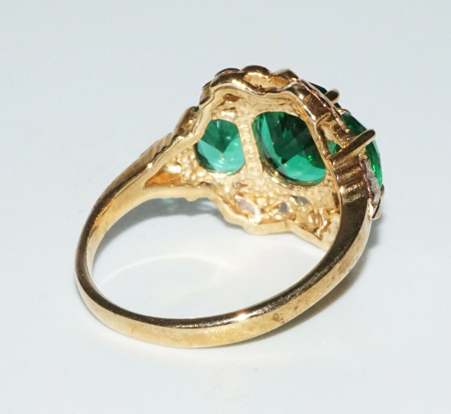 Vintage 10K Yellow Gold Ring Sz 8.25 set w. 3x Synthetic Green Stones (SaR)#229