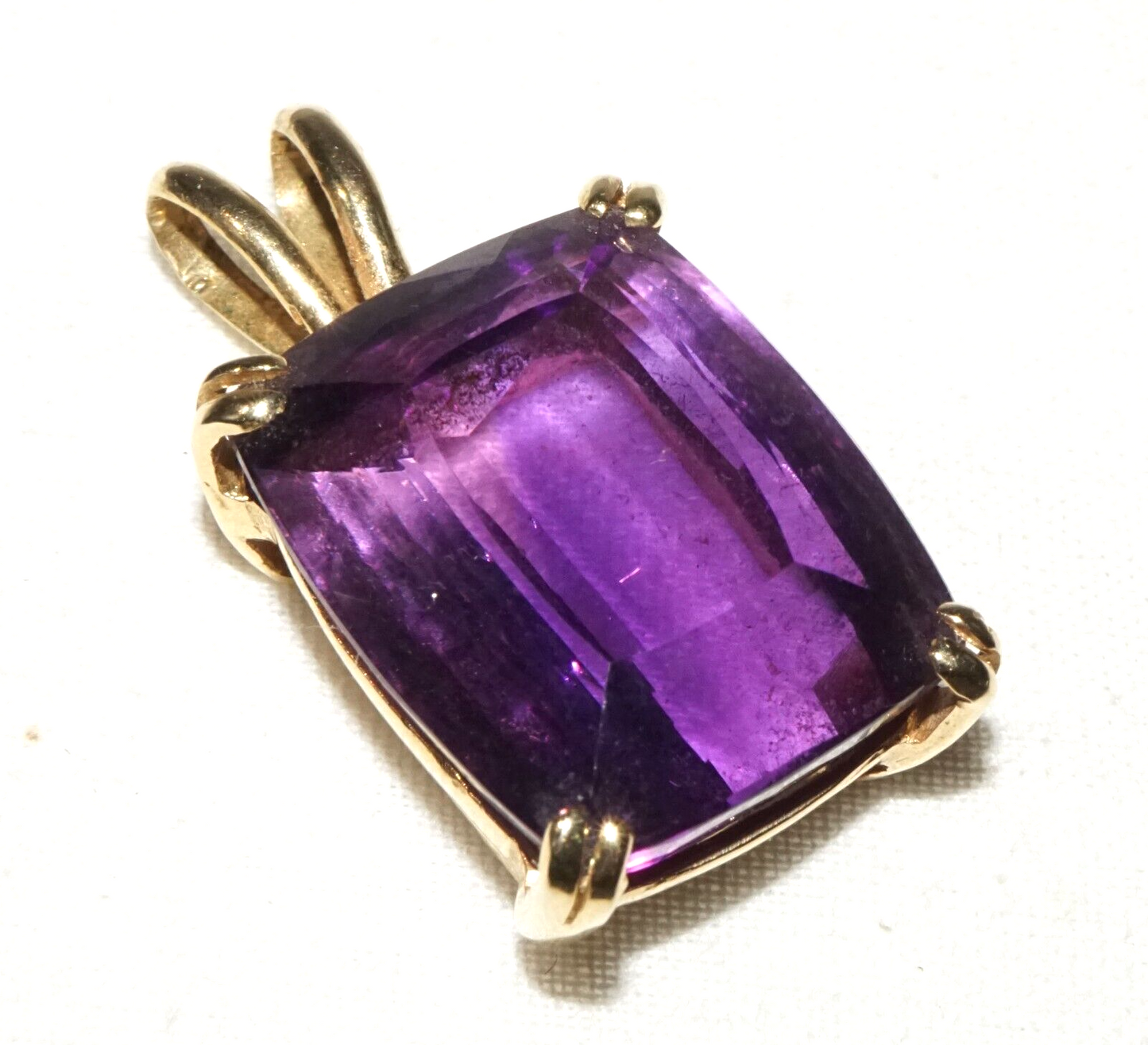 Vintage 14k Yellow Pendant set w. 1x Large Amethyst Gemstone (GoB)#18c