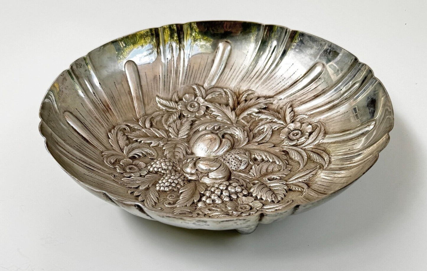 Vintage Sterling Silver S. Kirk & Son #233 Repousse Bowl w Spherical Feet (WeP)