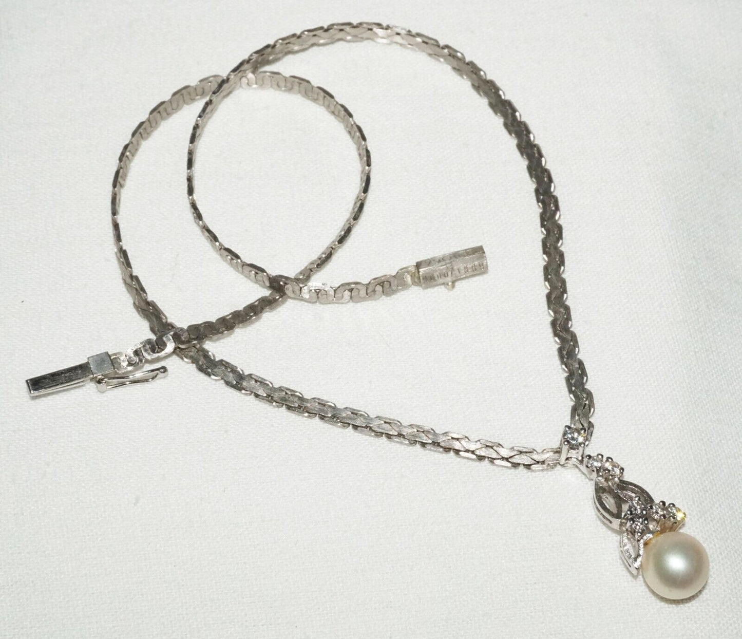 Vintage 18K White Gold Necklace & Pendant w. 7x Diamond & 1x Pearl Accents (YRa)