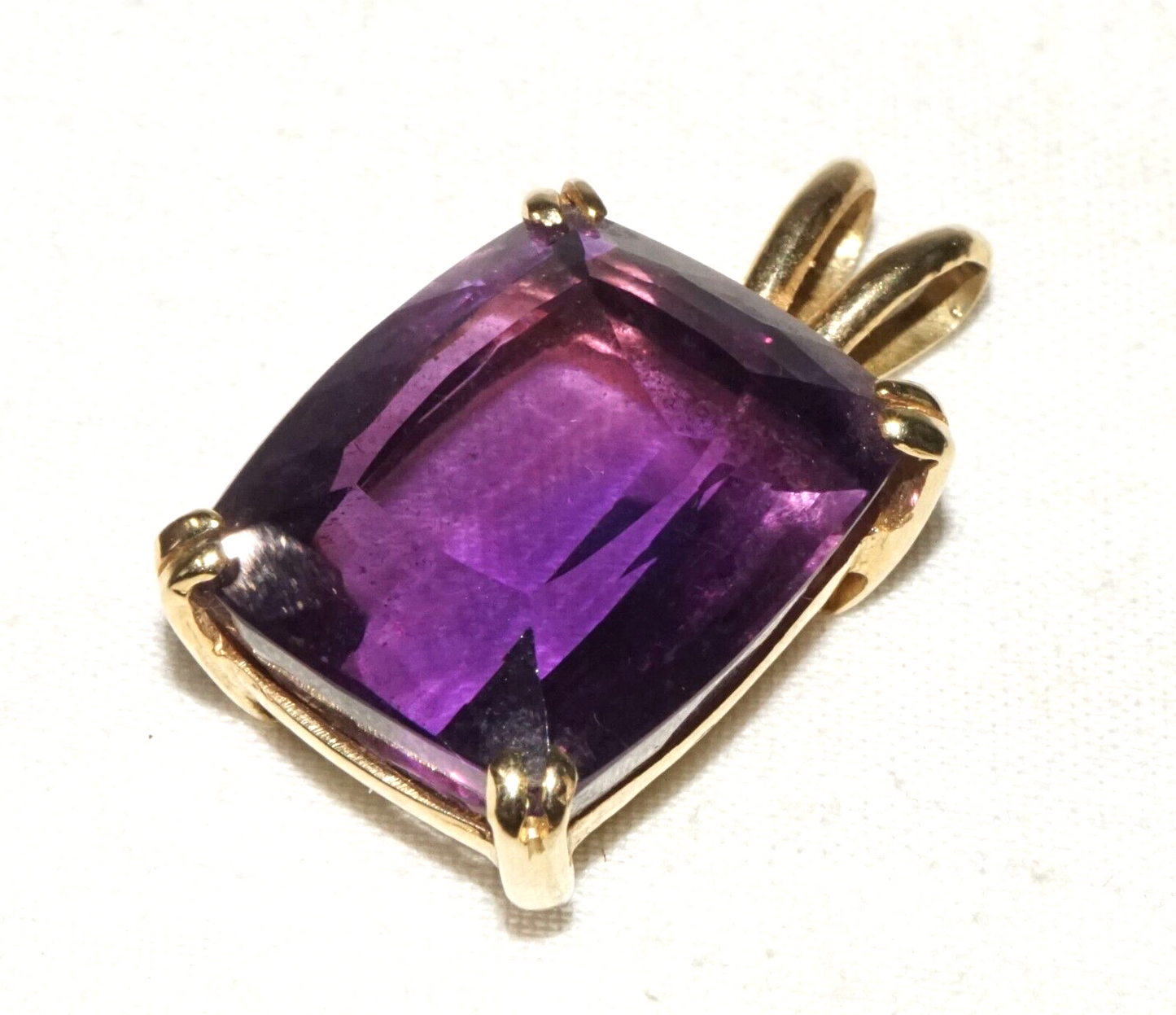 Vintage 14k Yellow Pendant set w. 1x Large Amethyst Gemstone (GoB)#18c