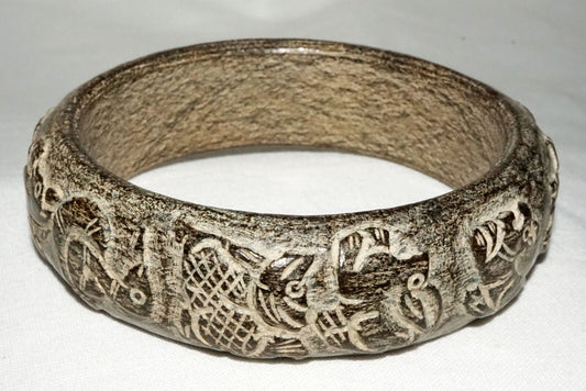 Vtg. Chinese Steatite Archaistic Relief Animal Carved Bangle Bracelet (LeS) B44