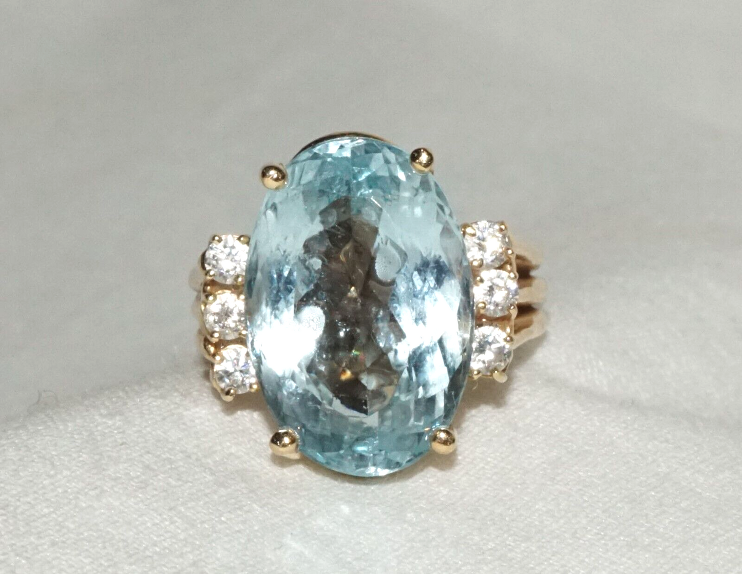 Vintage 14k Yellow Gold Ring Sz.7.5 1x Blue Topaz & 6x Cubic Zirconia (GoB) #13a