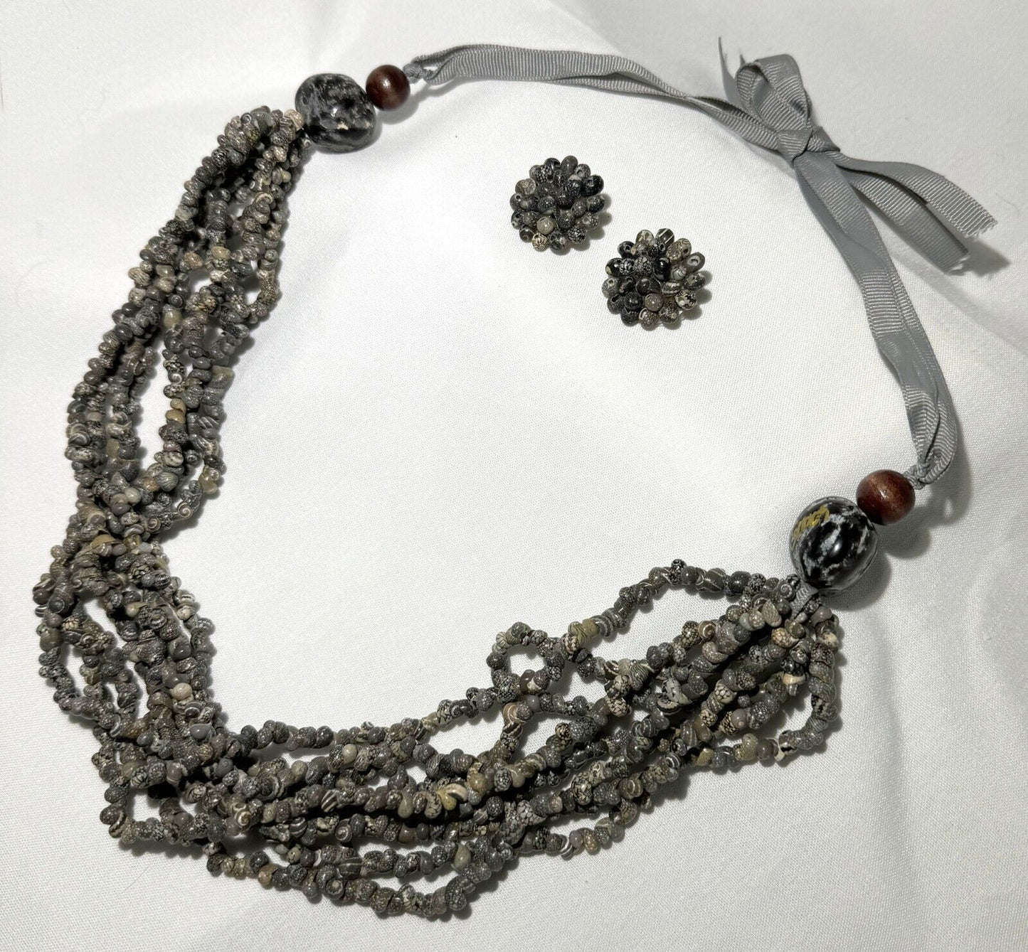 Vtg 8x Strand Grey Shell Necklace w Kukui Nut & Wood Beads & Earrings (KiL)4