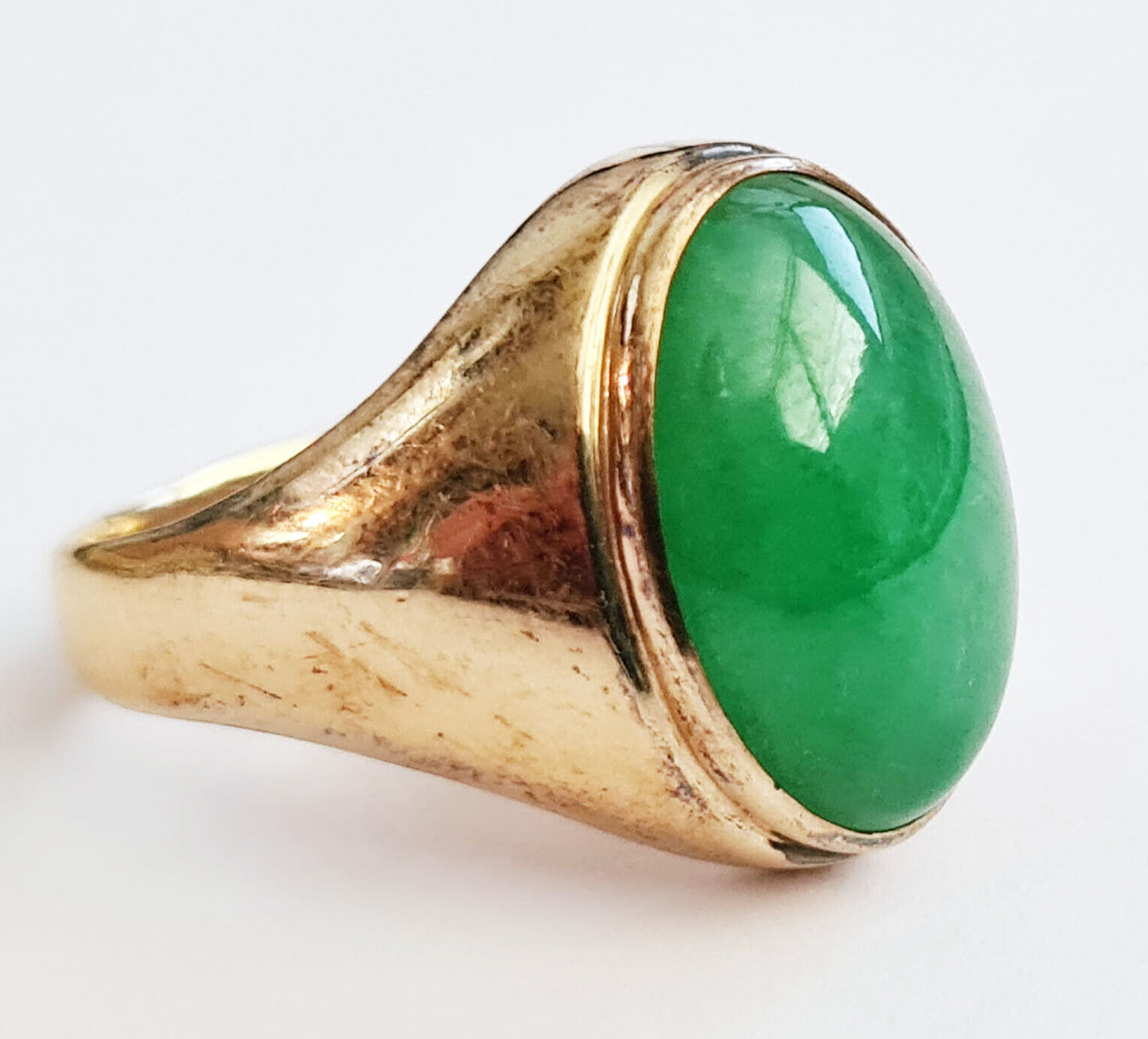 Vintage Chinese Yellow Gold Ring Sz.9 w. Attractive Green Jadeite Jade (TaL)