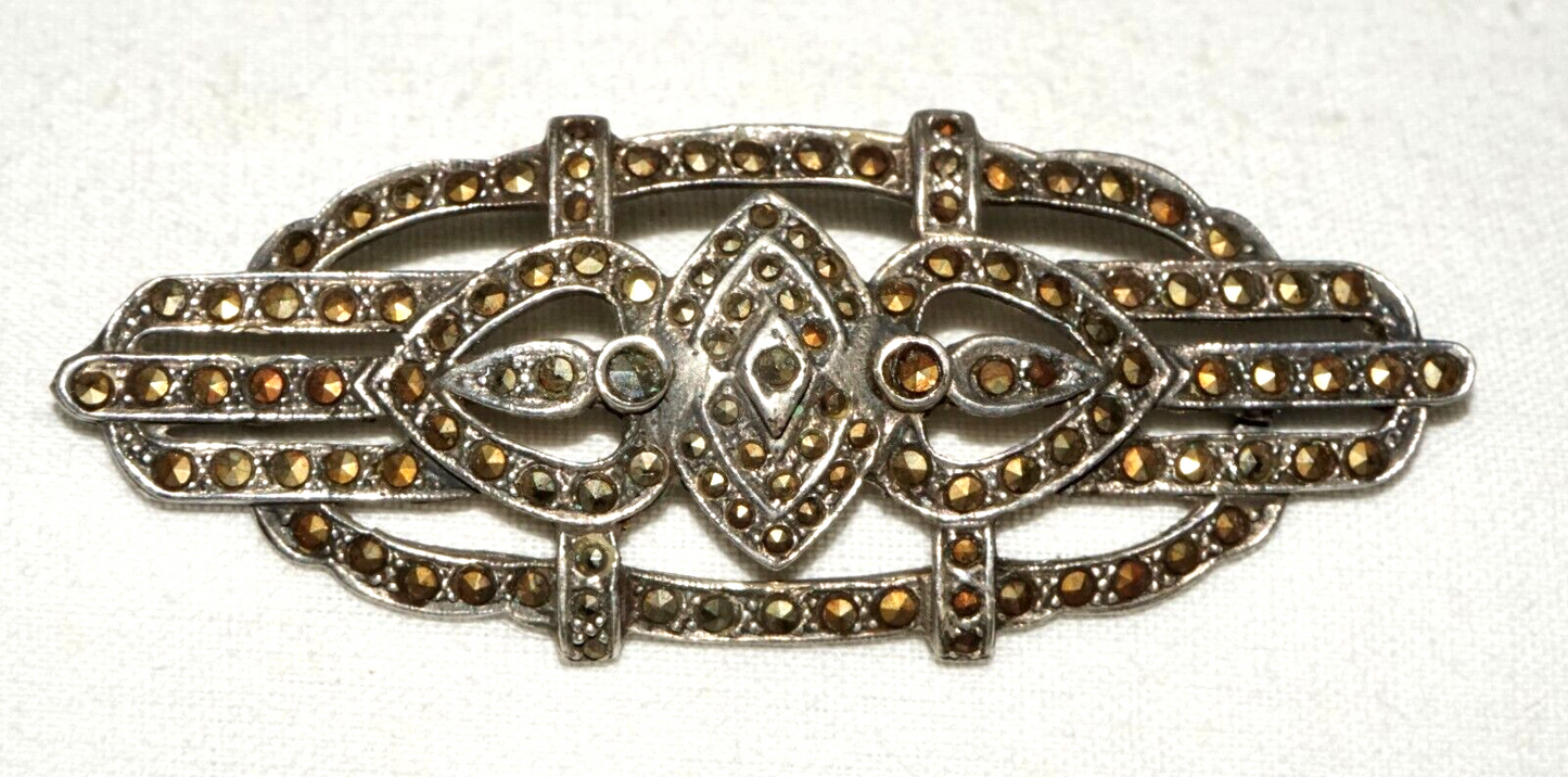 US Art Deco Style Sterling Silver Brooch set w. Marcasite Accents (LeS)L24