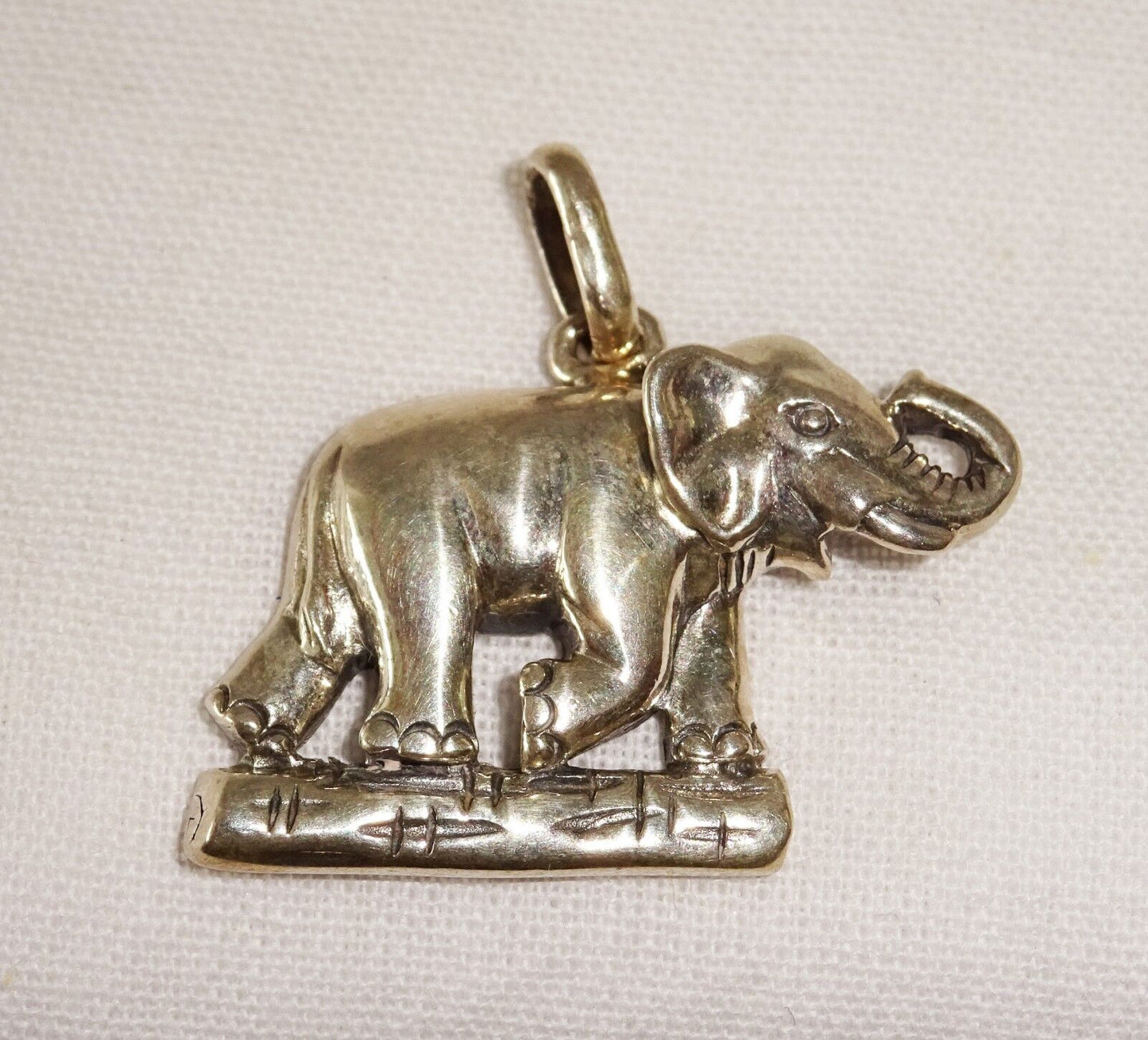 Vintage Sterling Silver Pendant w. Running Elephant Motif (Tra)