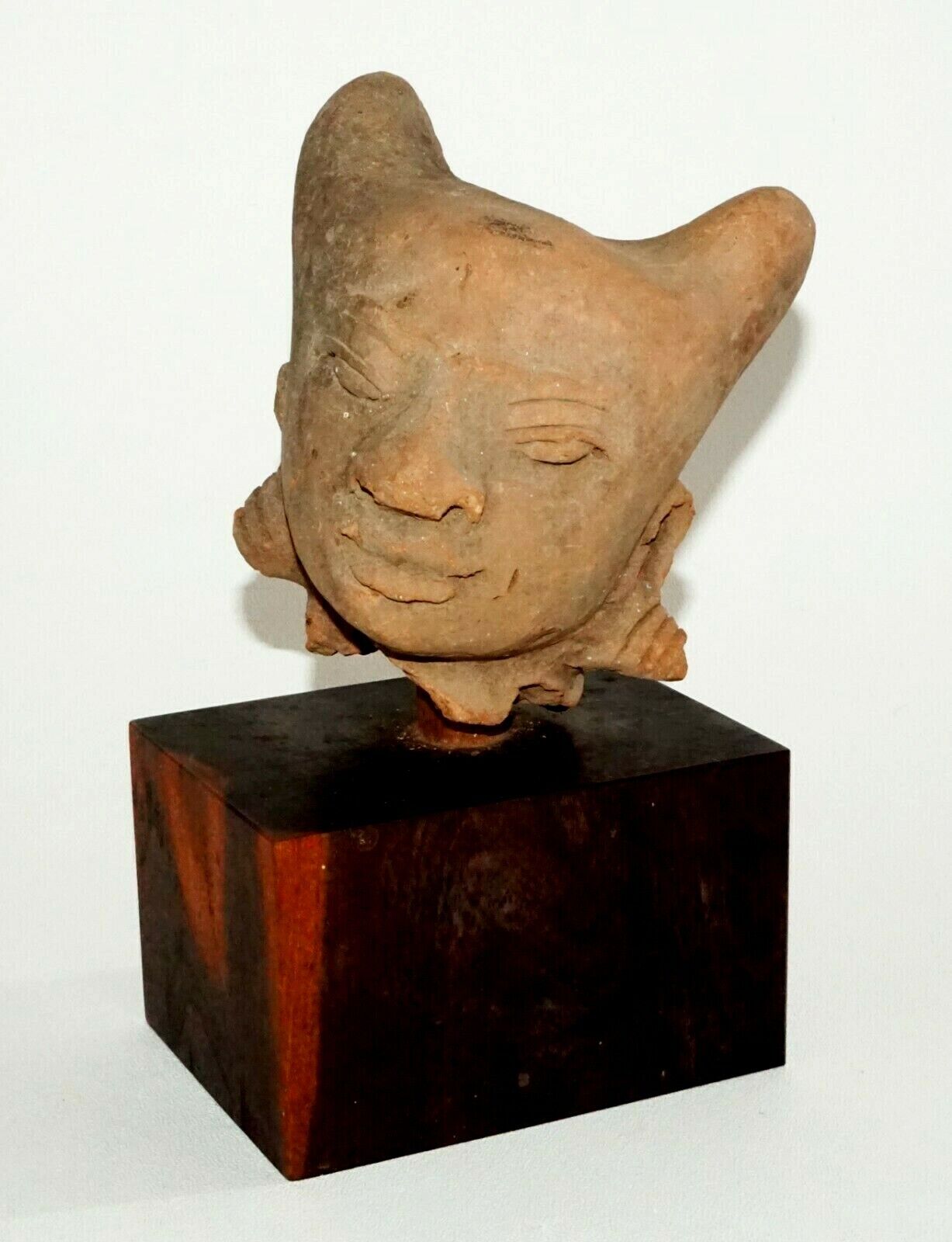 14C Indonesian Majapahit Pottery Clay Head on Wooden Stand (PoD) IC