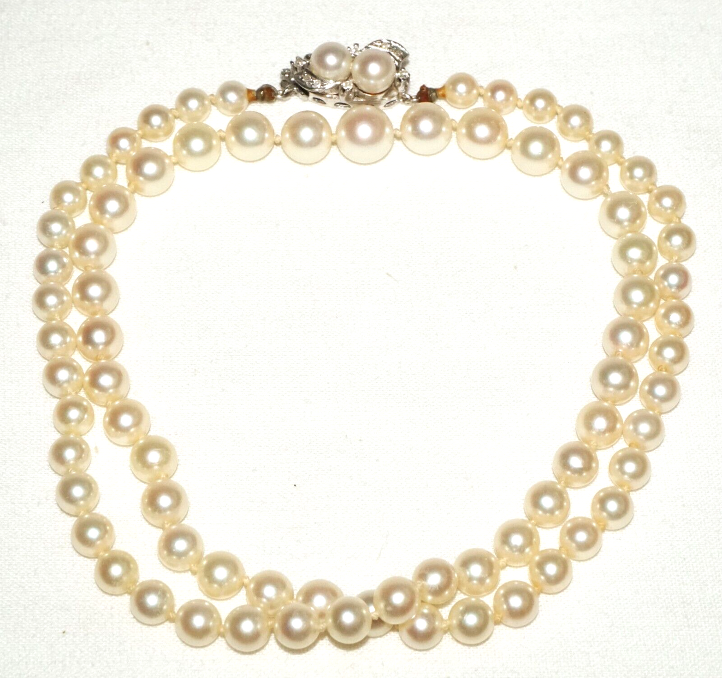 Vintage Graduated Single Strand Pearl Necklace w. 14k White Gold Clasp (FeD)#1