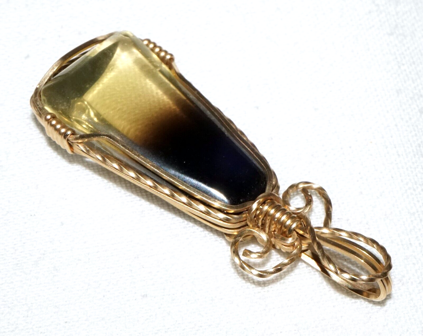 Vintage 14k Yellow Gold Wire Design Pendant set w. Two Tone Tourmaline (PiC)