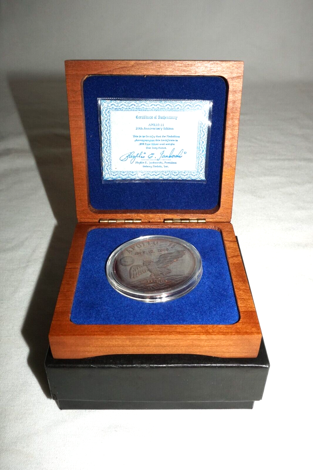 1969 US NASA Apollo 11 Moon Landing Medal in Wooden Box (KiL)