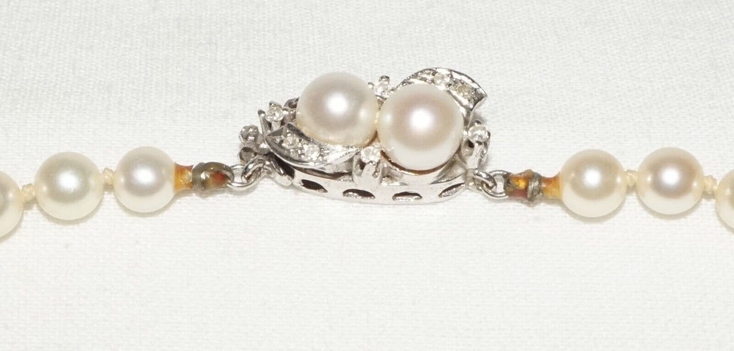 Vintage Graduated Single Strand Pearl Necklace w. 14k White Gold Clasp (FeD)#1