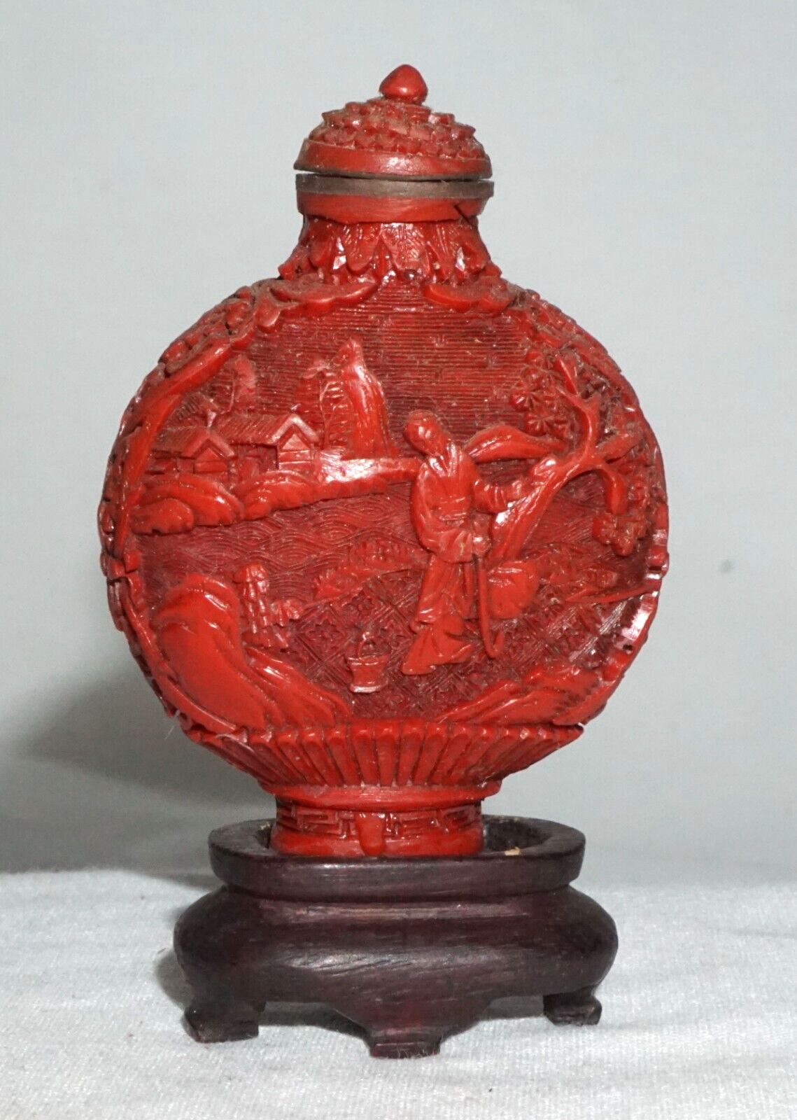 Vtg Chinese Cinnabar Style Snuff Bottle w Molded Figure Motif Reign (LLA) IC