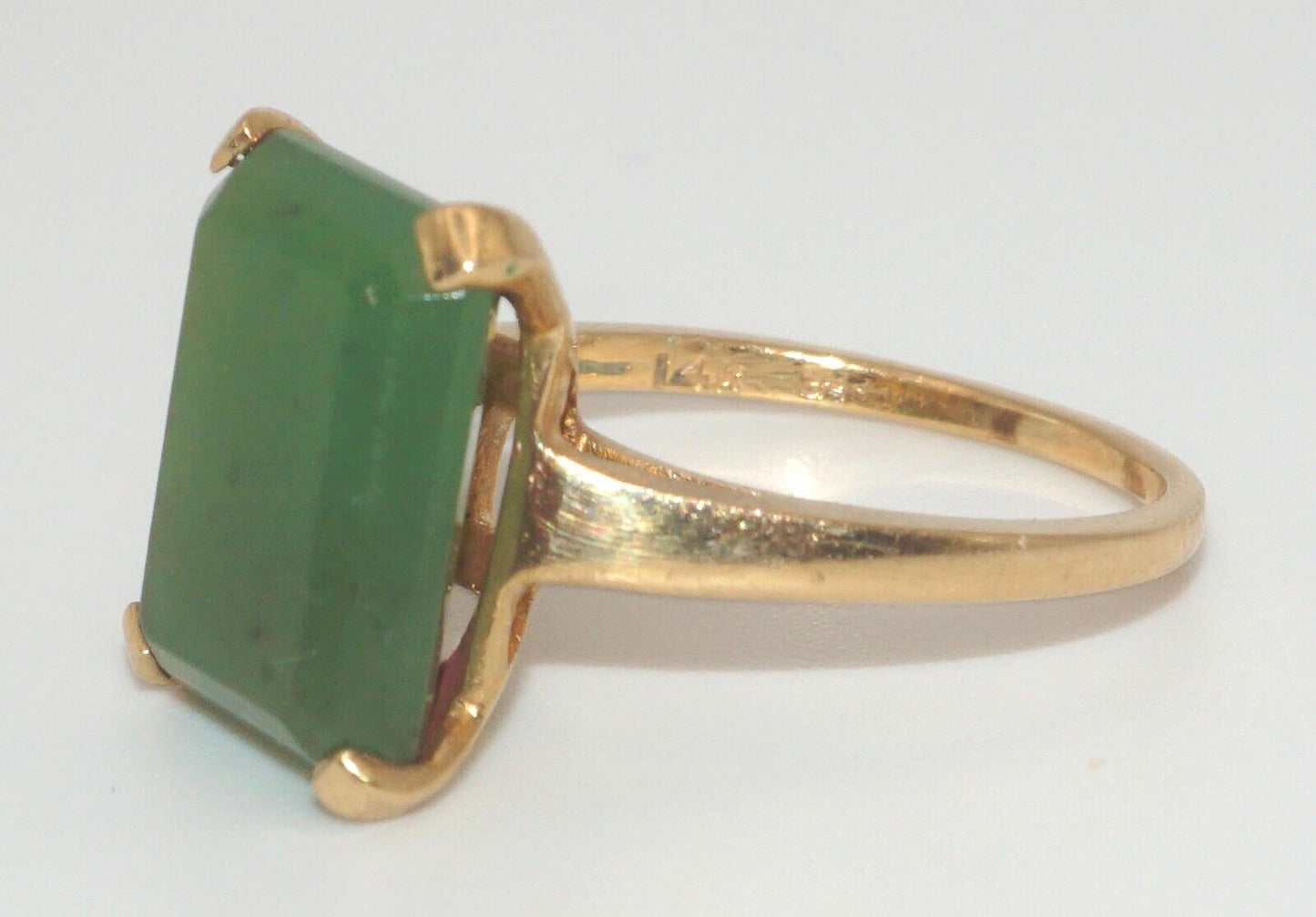 14k Yellow Gold Minimalist Ring Sz. 5 1/2 w Jadeite (LeD)