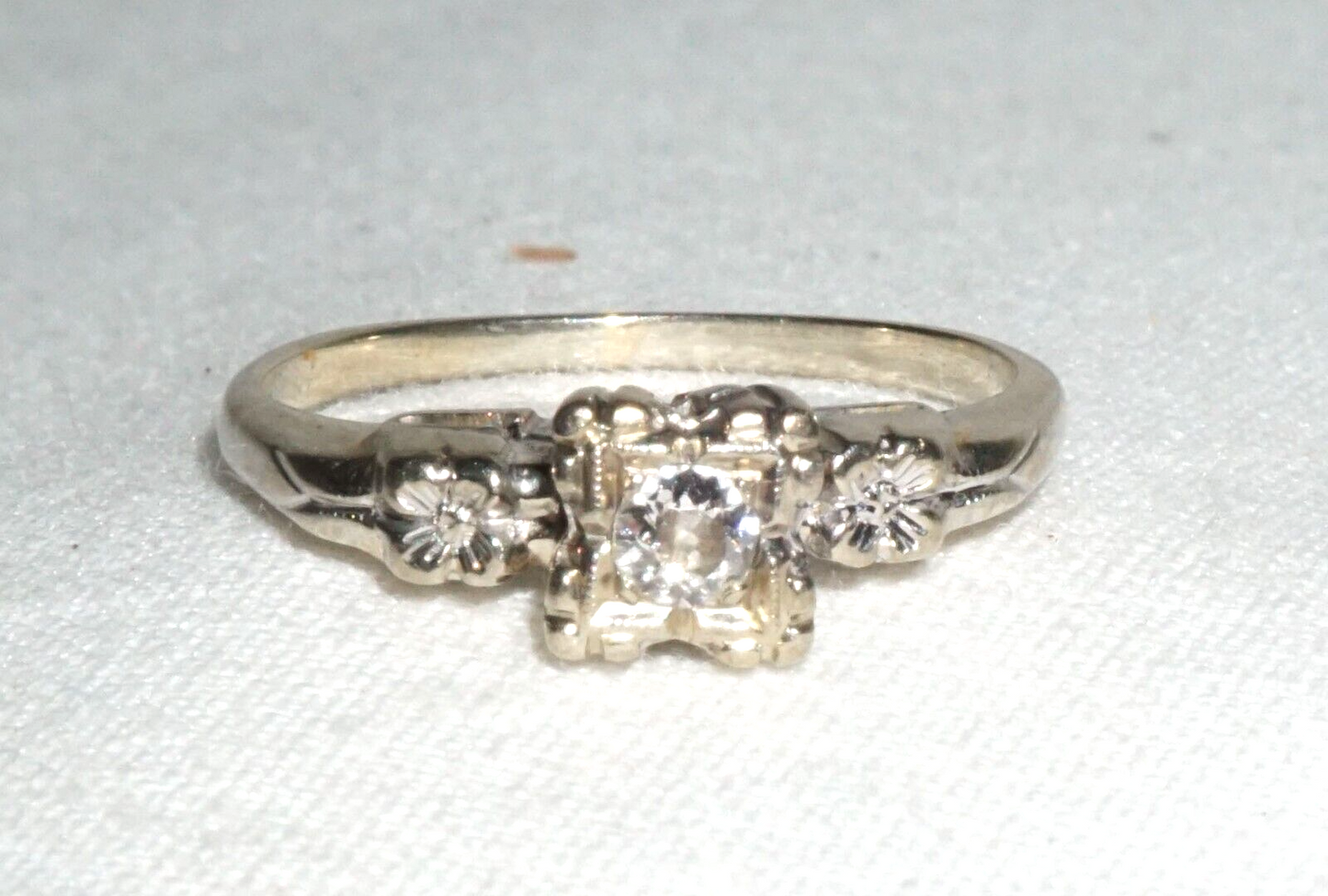 Vintage 14k White Gold Engagement Ring Sz.5.25 w. 1x Diamond Accent (BrM)L3