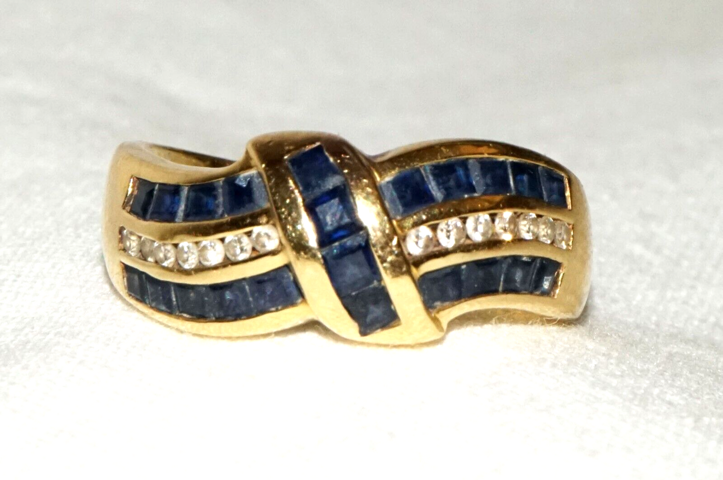 Vintage 18k Yellow Gold Ring Sz.7.75 w. 22x Sapphires & 14x Diamonds (PaS)