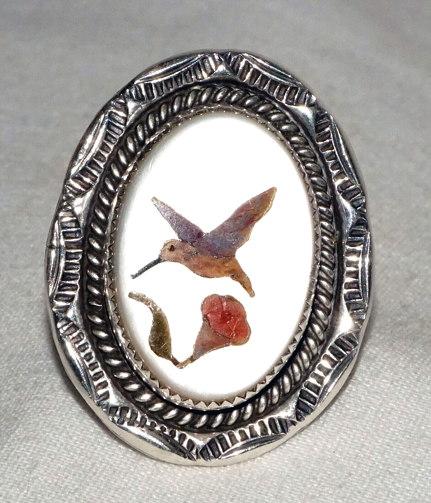 Vintage SW US Silver Ring Sz. 7.75 w MoP & Humming Bird Stone Inlay Motif (BeM)