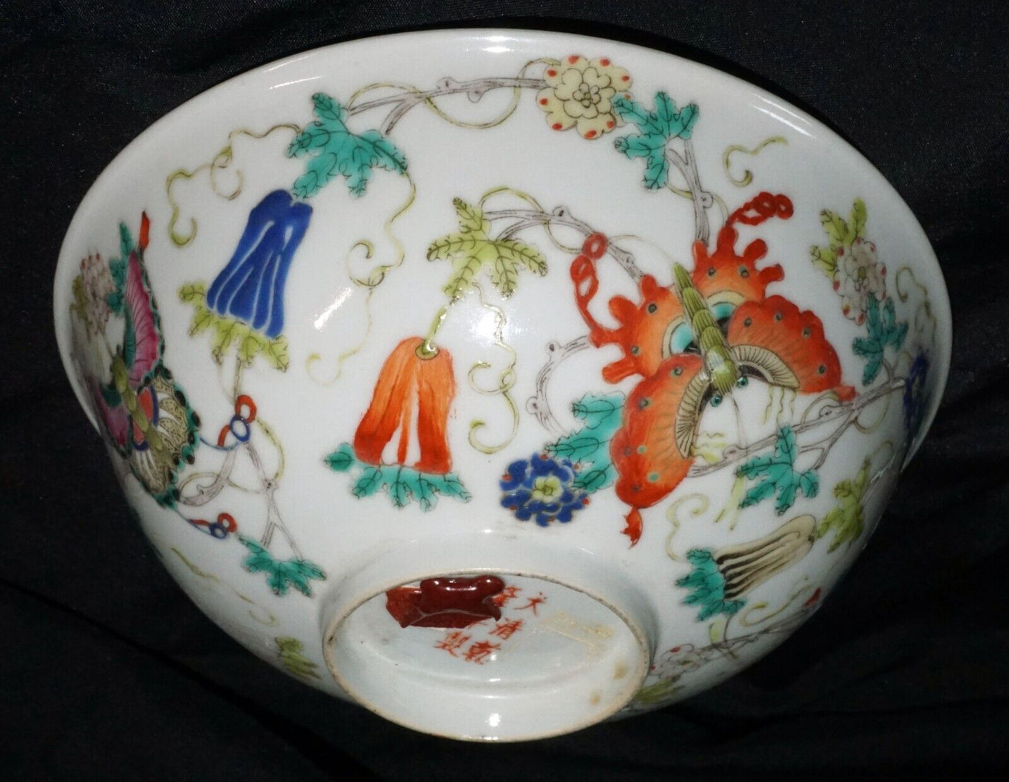 Antique Chinese Porcelain Bowl Butterfly Motifs in Famille Rose Enamels (WCa) IC