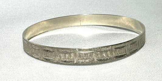 Sterling Silver 925 Beautifully Etched Bangle 2 1/2" x 2 5/8" (LoC)7