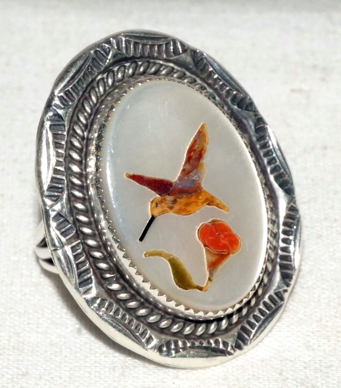 Vintage SW US Silver Ring Sz. 7.75 w MoP & Humming Bird Stone Inlay Motif (BeM)