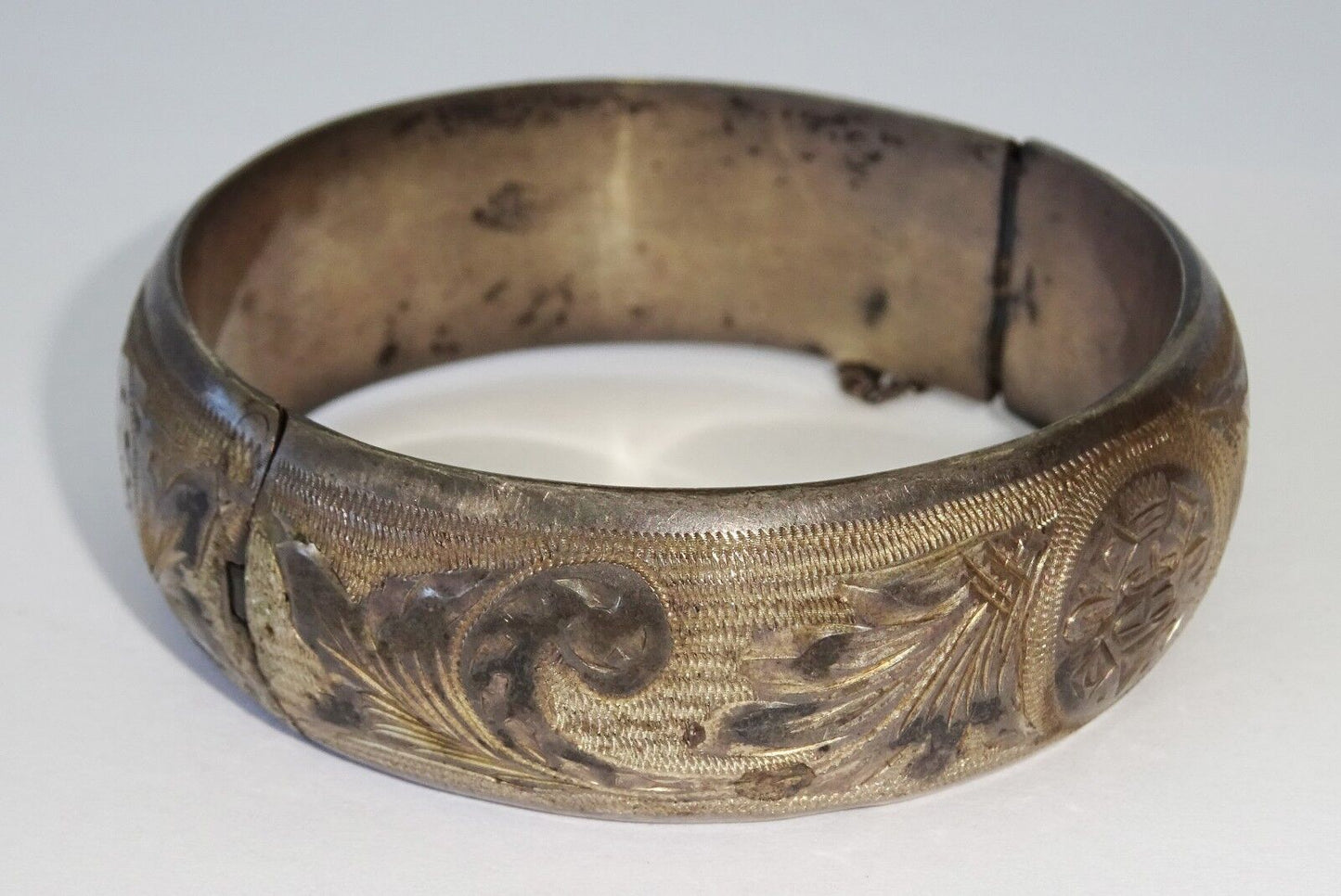 Mexican Hollow Sterling Silver Bangle Bracelet w. Etched Mask & Leaf Motifs(Yir)