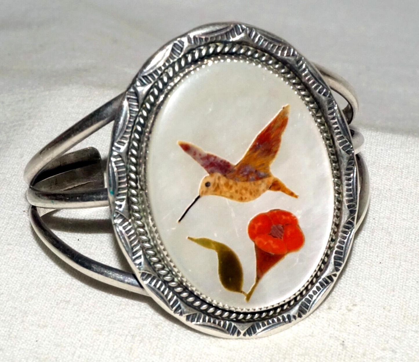 Vintage SW US Silver Cuff Bracelet w MoP & Humming Bird Stone Inlay Motif (BeM)