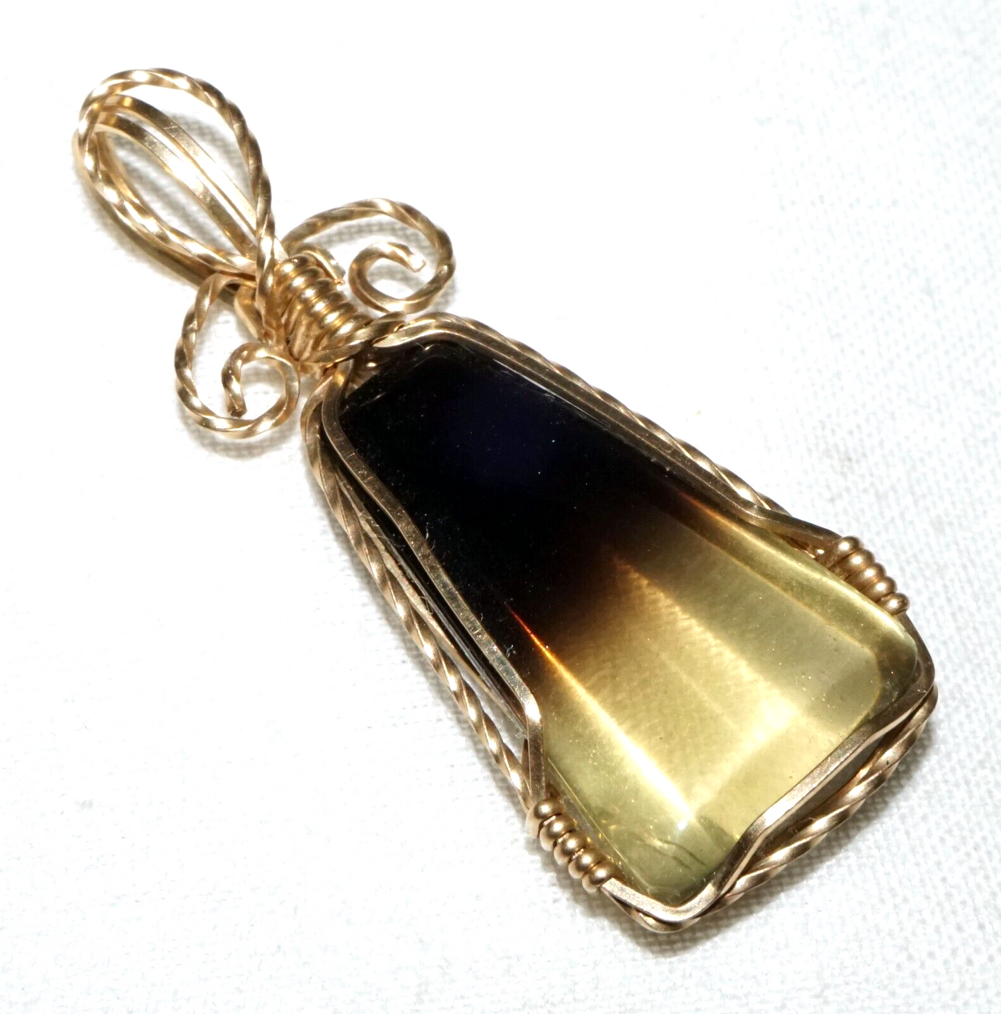 Vintage 14k Yellow Gold Wire Design Pendant set w. Two Tone Tourmaline (PiC)