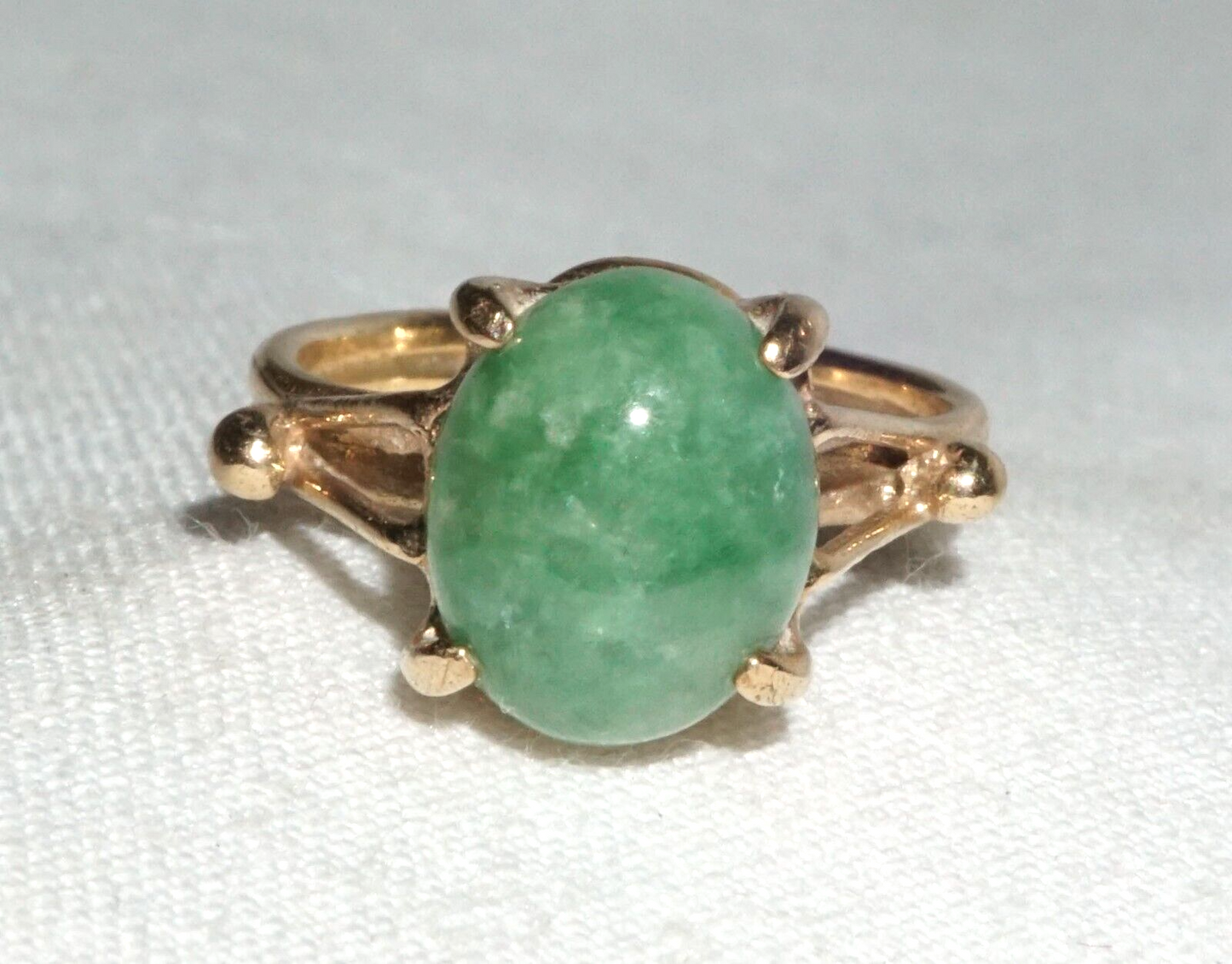 Vintage Chinese 14k Yellow Gold Ring Sz.4 set w. Green Jadeite Jade Cab (BrM)L3