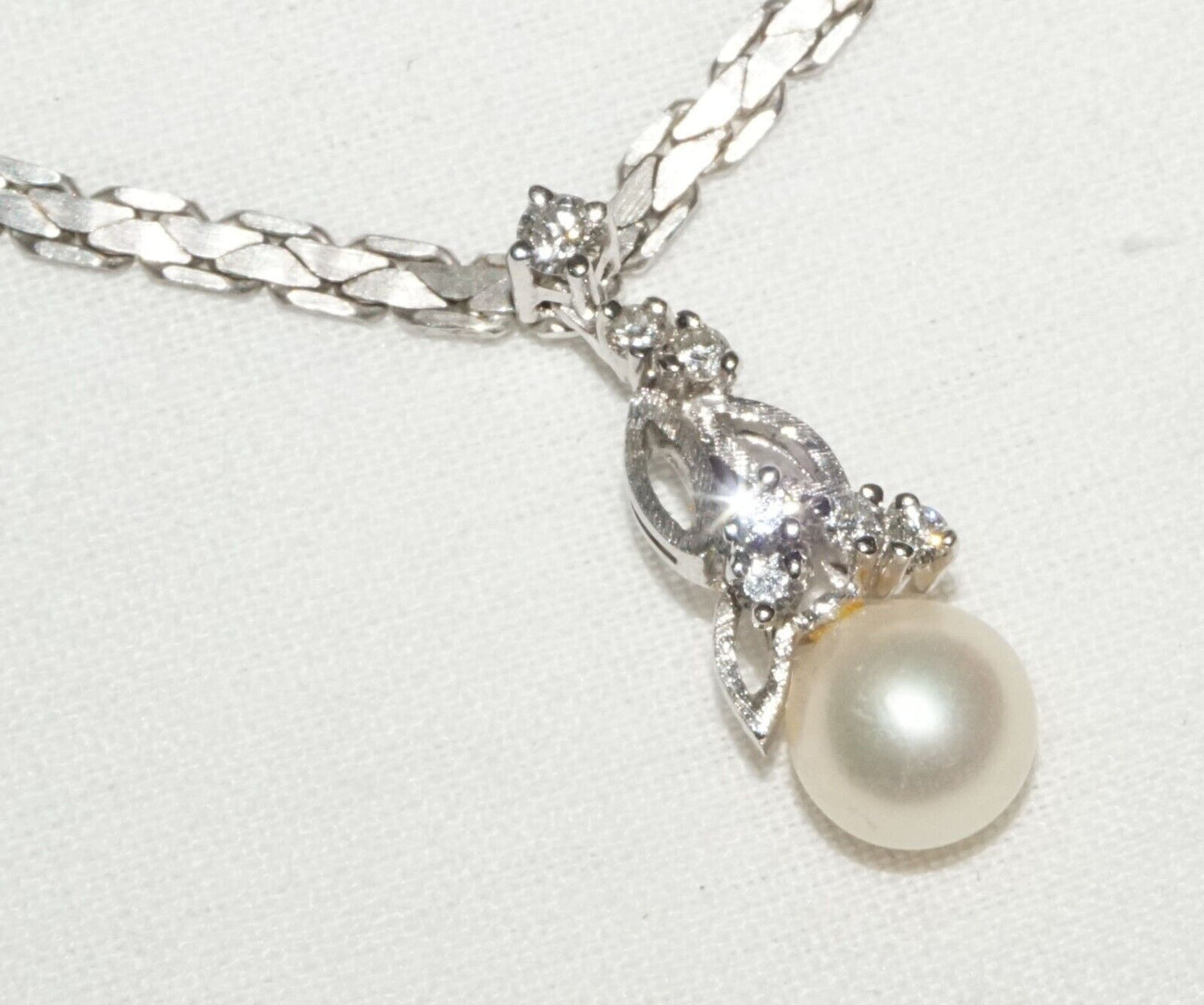 Vintage 18K White Gold Necklace & Pendant w. 7x Diamond & 1x Pearl Accents (YRa)