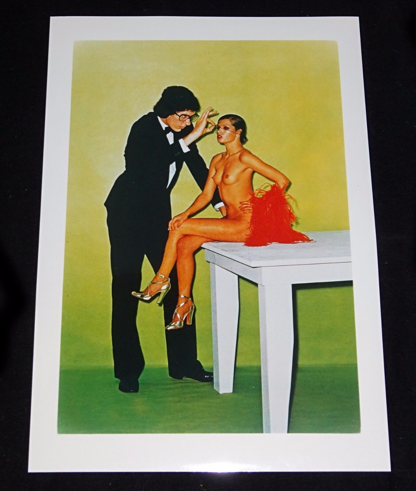 1974 German/ French Color Photo "Giant & Nude" by Helmut Newton SYGMA (Yir)