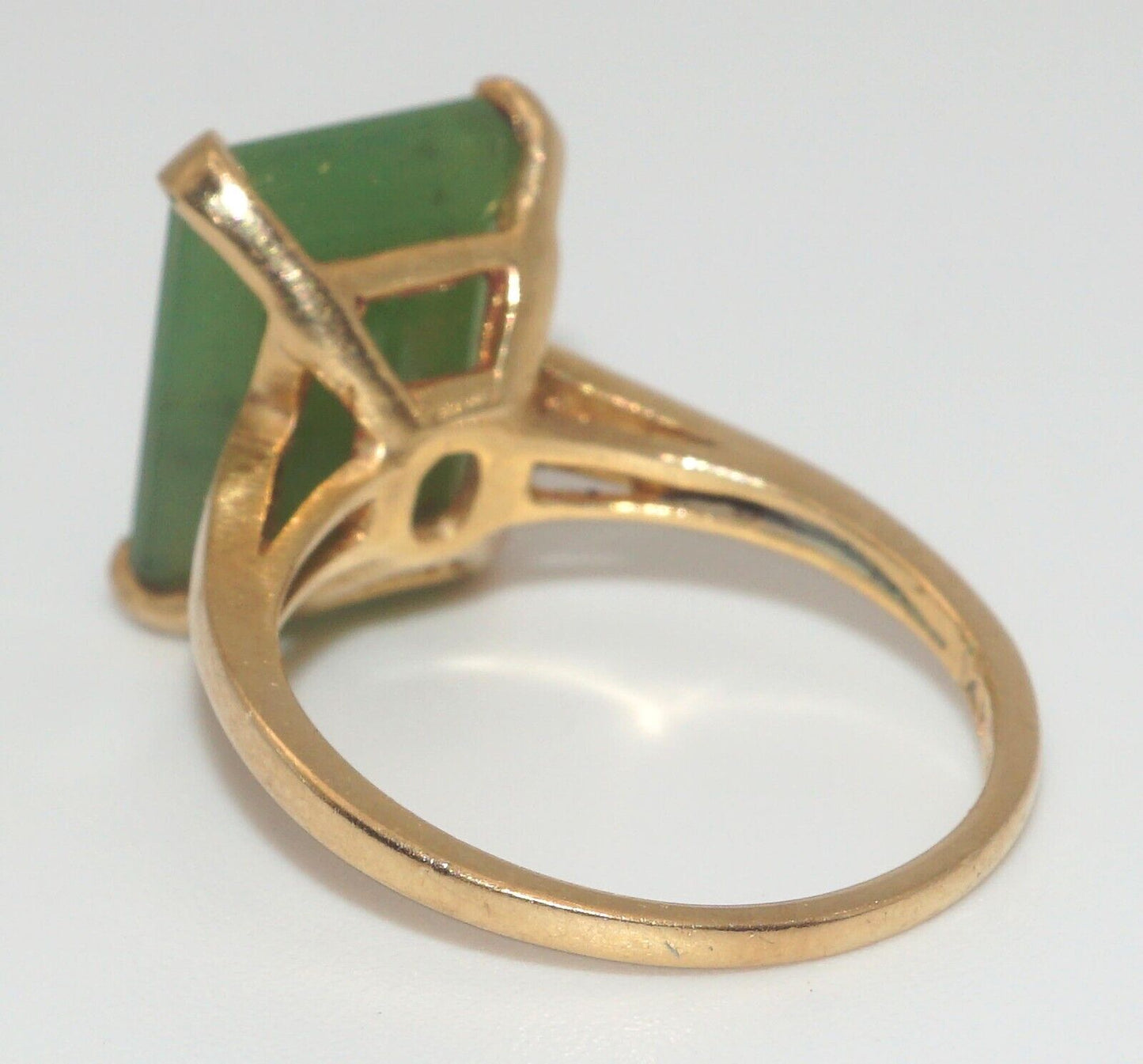 14k Yellow Gold Minimalist Ring Sz. 5 1/2 w Jadeite (LeD)