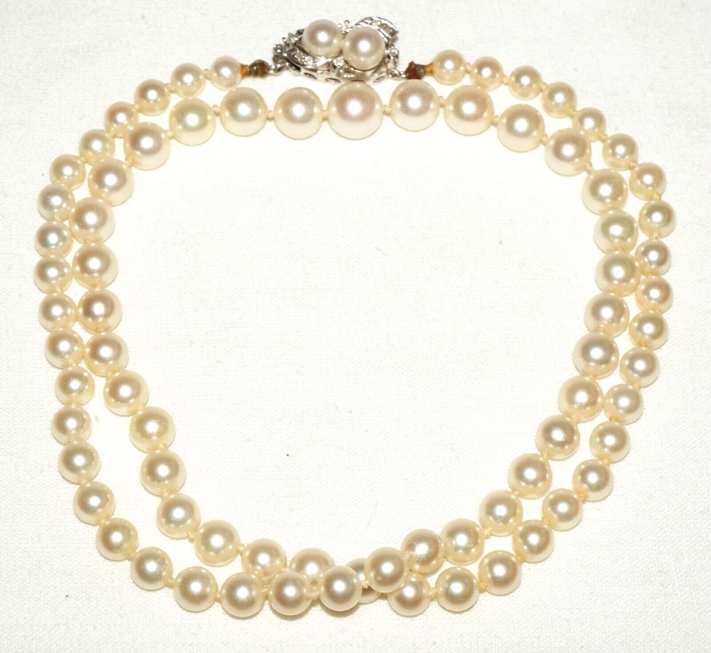 Vintage Graduated Single Strand Pearl Necklace w. 14k White Gold Clasp (FeD)#1