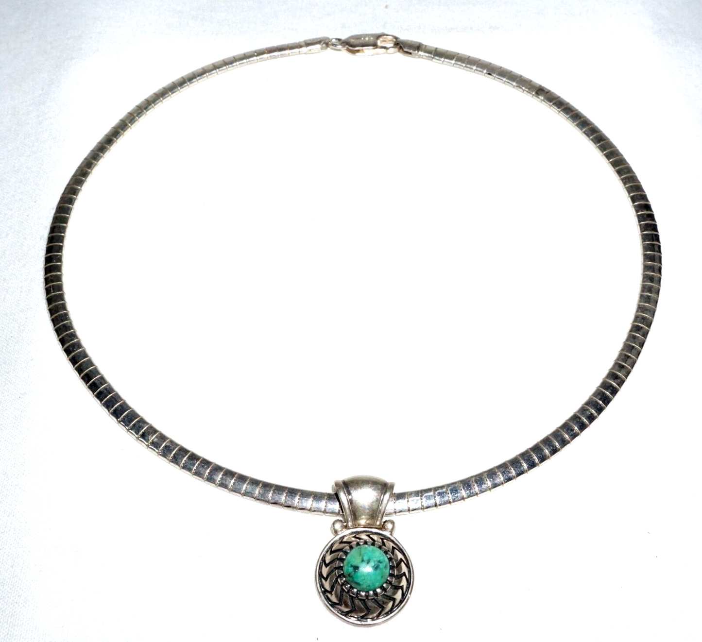 Vintage Sterling Silver Choker necklace w. Silver & Turquoise set Pendant (---)