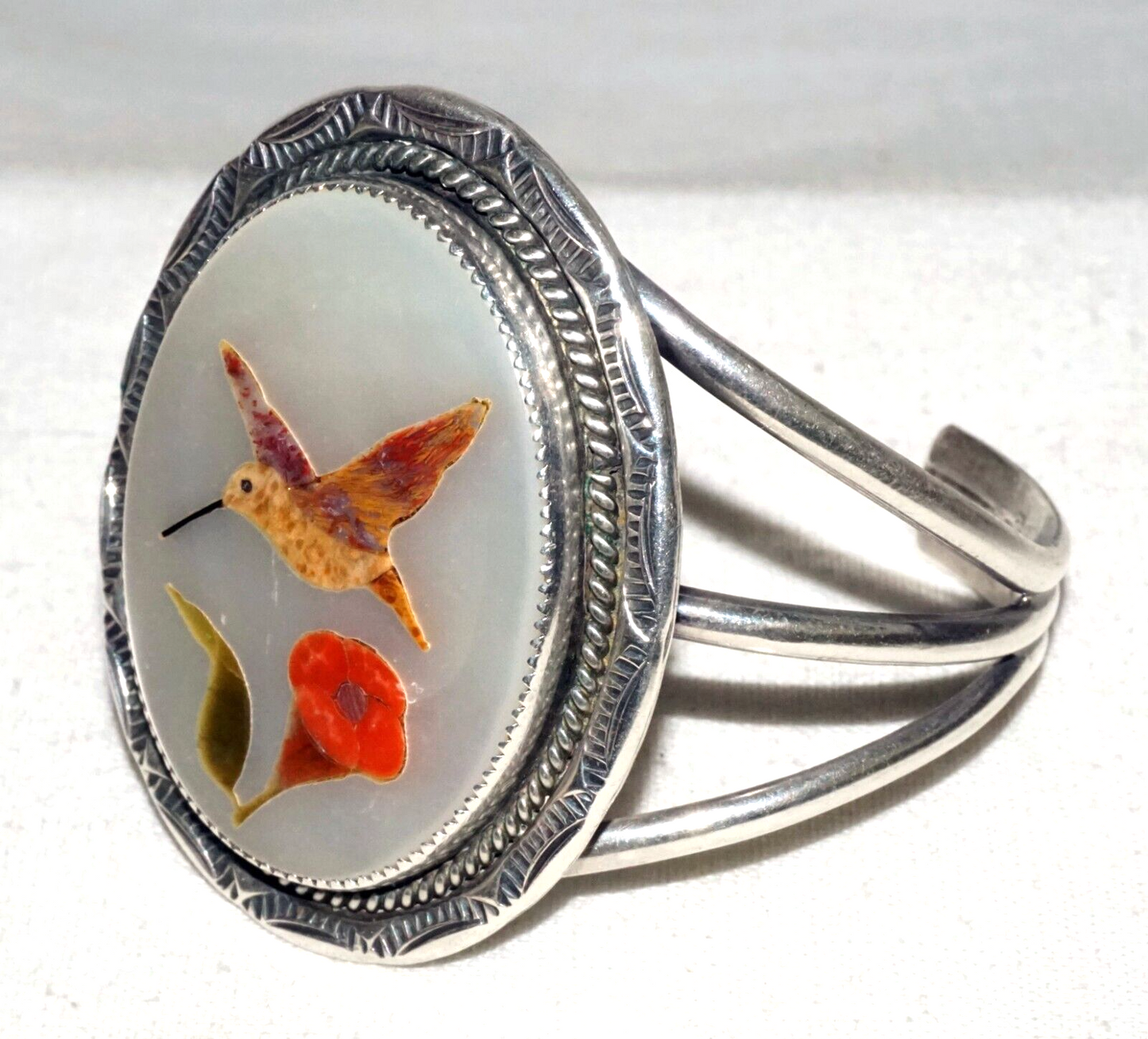 Vintage SW US Silver Cuff Bracelet w MoP & Humming Bird Stone Inlay Motif (BeM)