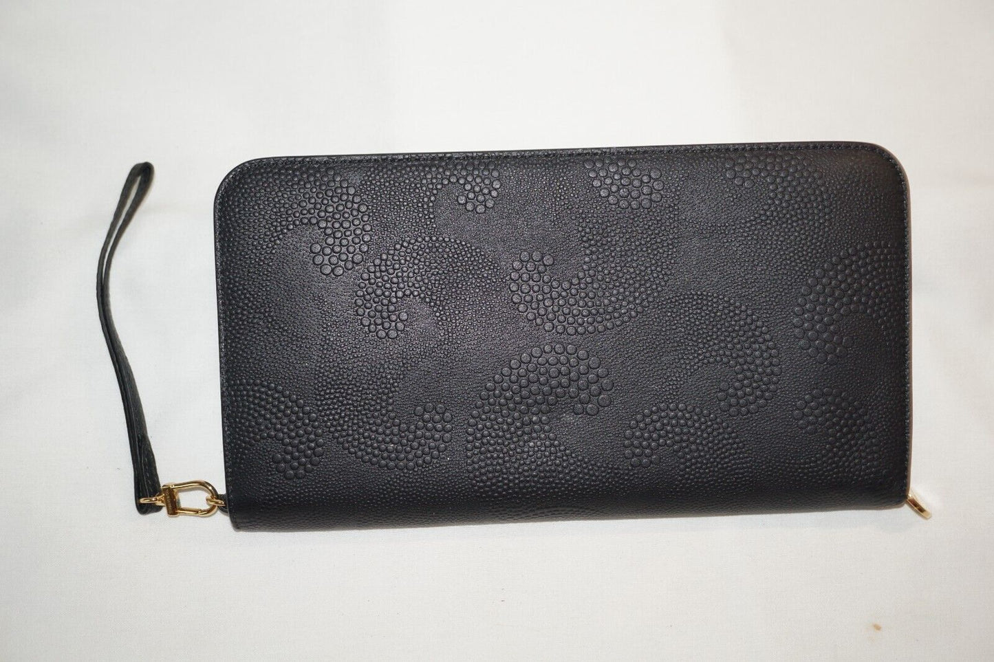 Tiffany & Co. Black Wave Embossed Continental Leather Zip Wallet (InS)52