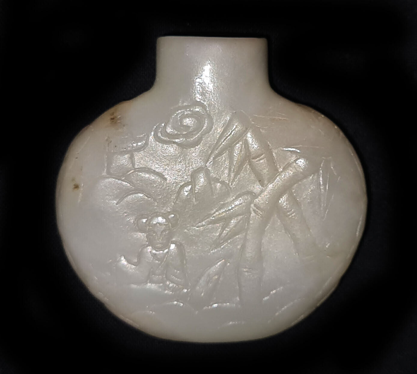 Vintage Chinese White Jade Snuff Bottle w. Figure in a Garden Motif (AHB)