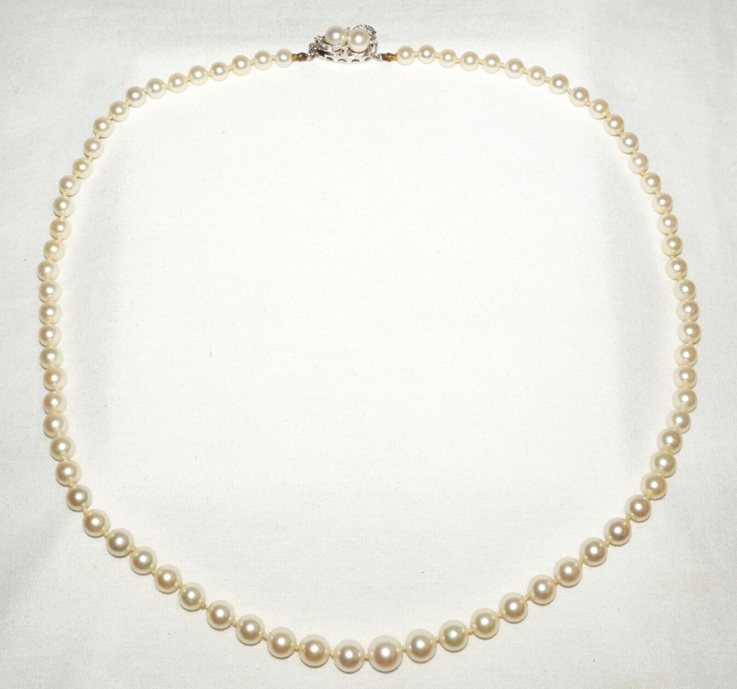 Vintage Graduated Single Strand Pearl Necklace w. 14k White Gold Clasp (FeD)#1