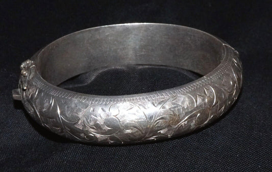 Vintage Japanese 950 Silver Hinged Bangle Bracelets Incised Scroll Motifs (WoJ)