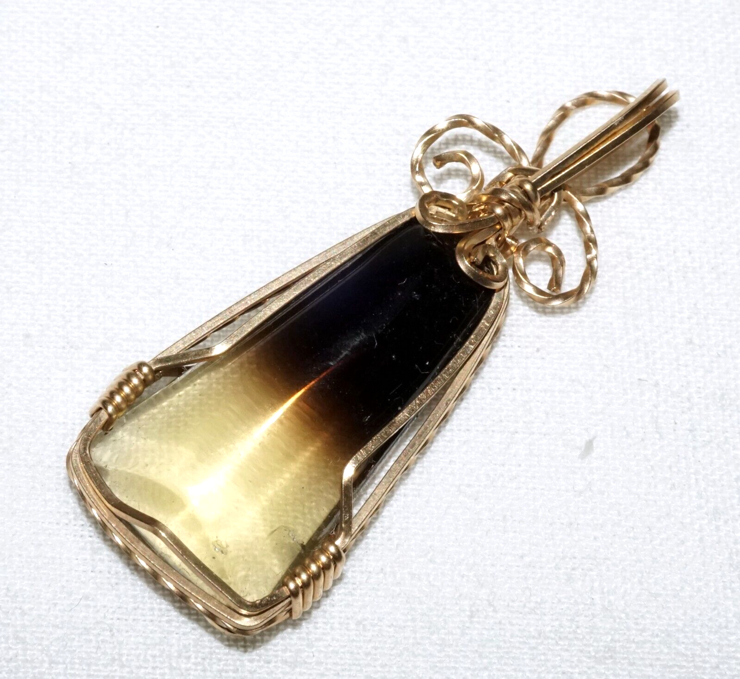 Vintage 14k Yellow Gold Wire Design Pendant set w. Two Tone Tourmaline (PiC)