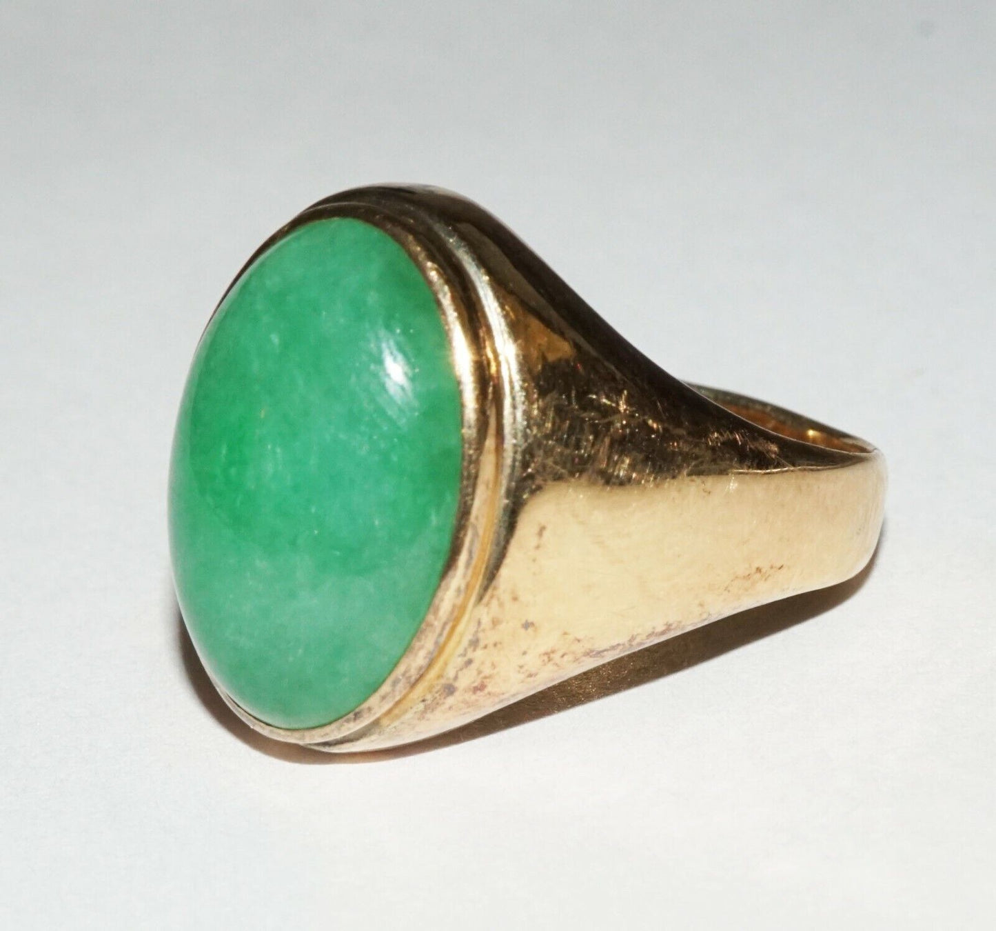 Vintage Chinese Yellow Gold Ring Sz.9 w. Attractive Green Jadeite Jade (TaL)