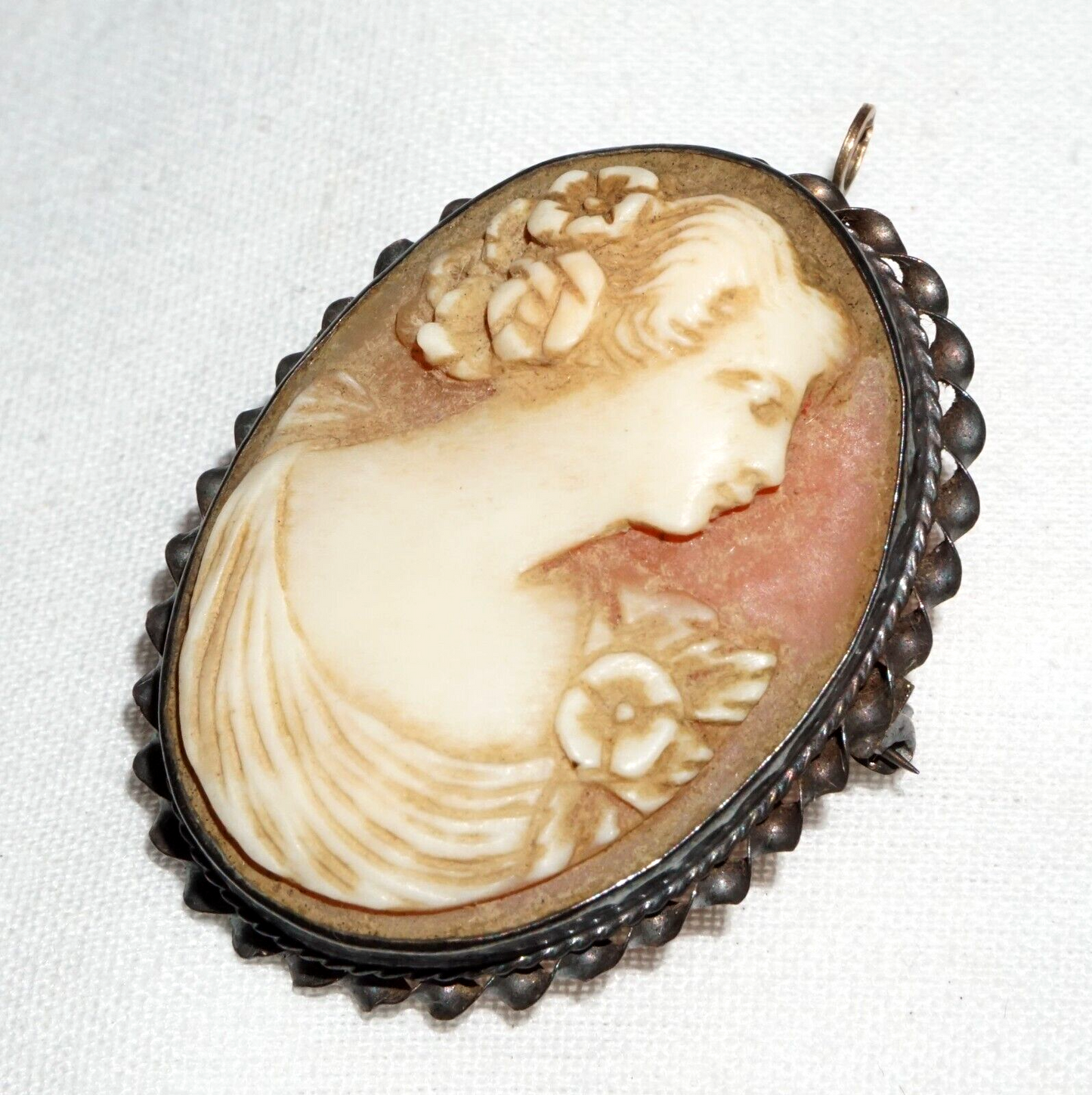 Vintage 10k Gold Brooch set w. Shell Cameo Beautiful Woman Motif (JoD)