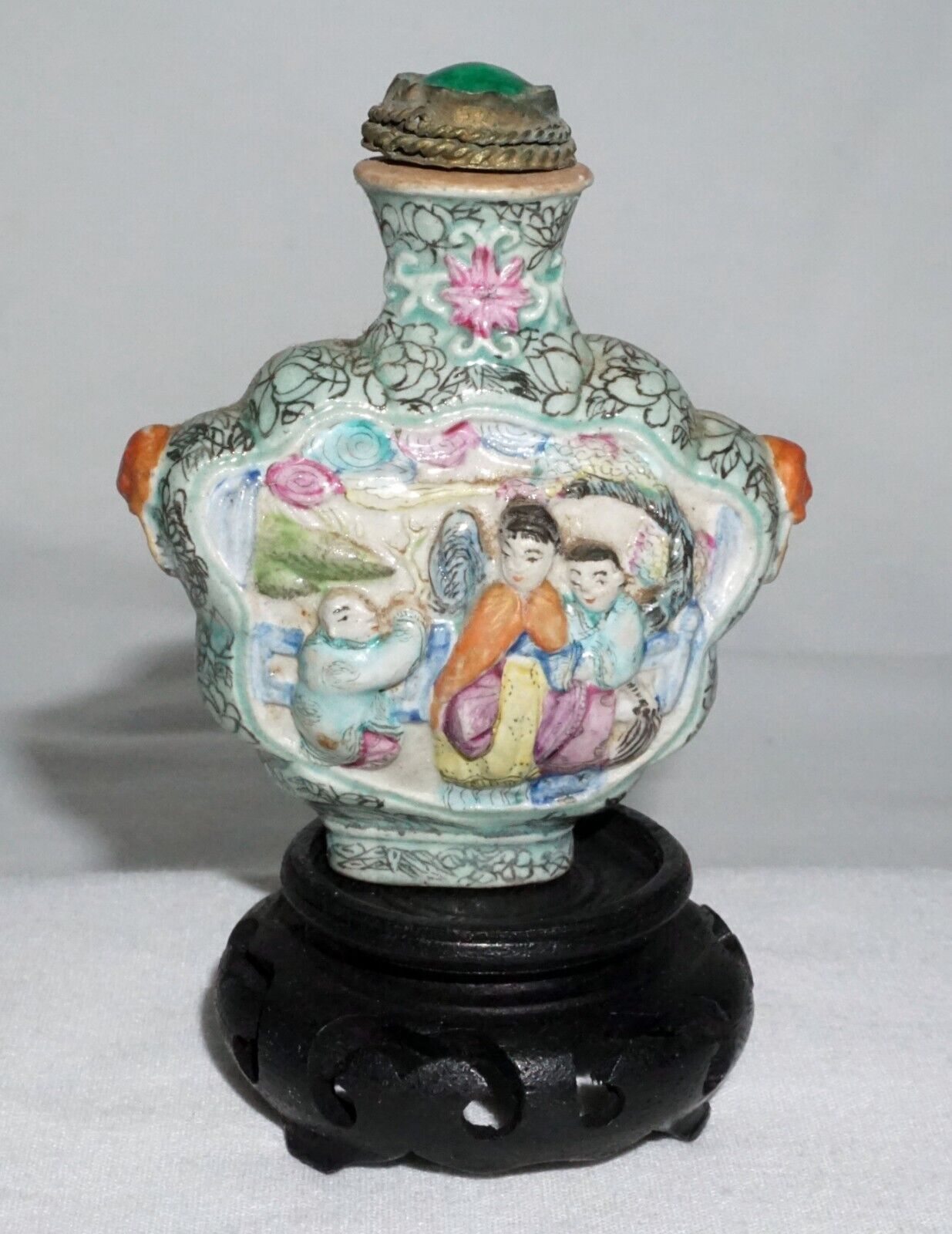 Antique Chinese Relief Snuff Bottle w. Figures Garden Motif Qianlong (LLA) IC