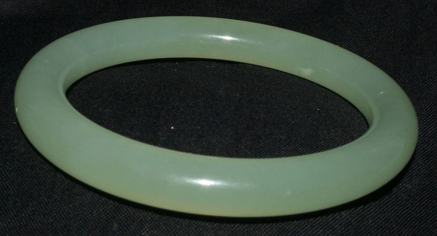 Vintage Chinese Semi Translucent Green Soapstone Bangle Bracelet (LeS) B56