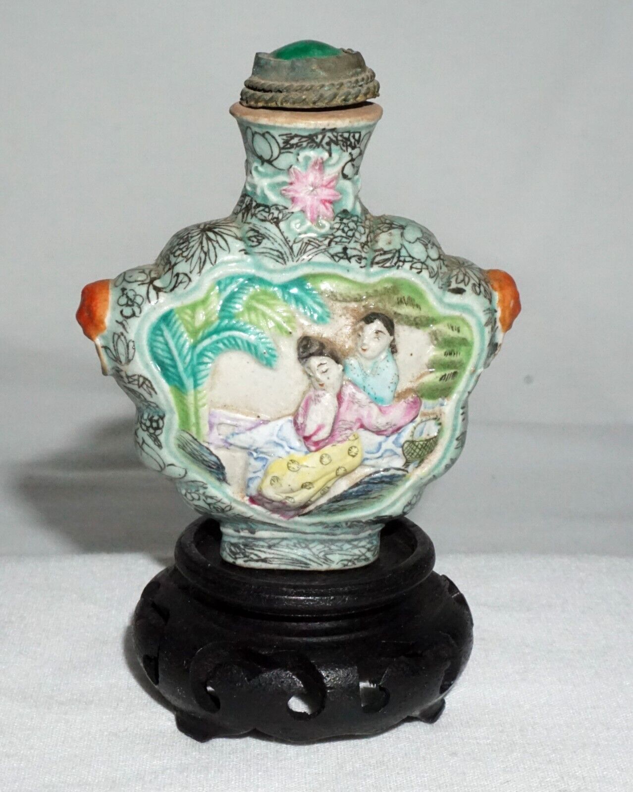 Antique Chinese Relief Snuff Bottle w. Figures Garden Motif Qianlong (LLA) IC