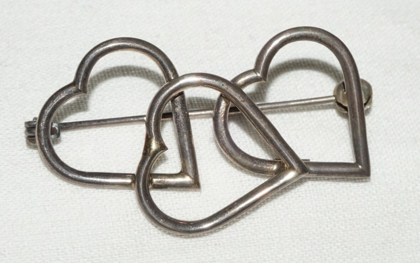 Vintage Sterling Silver Three Overlapping Hearts Motif Brooch Pin (OdC)