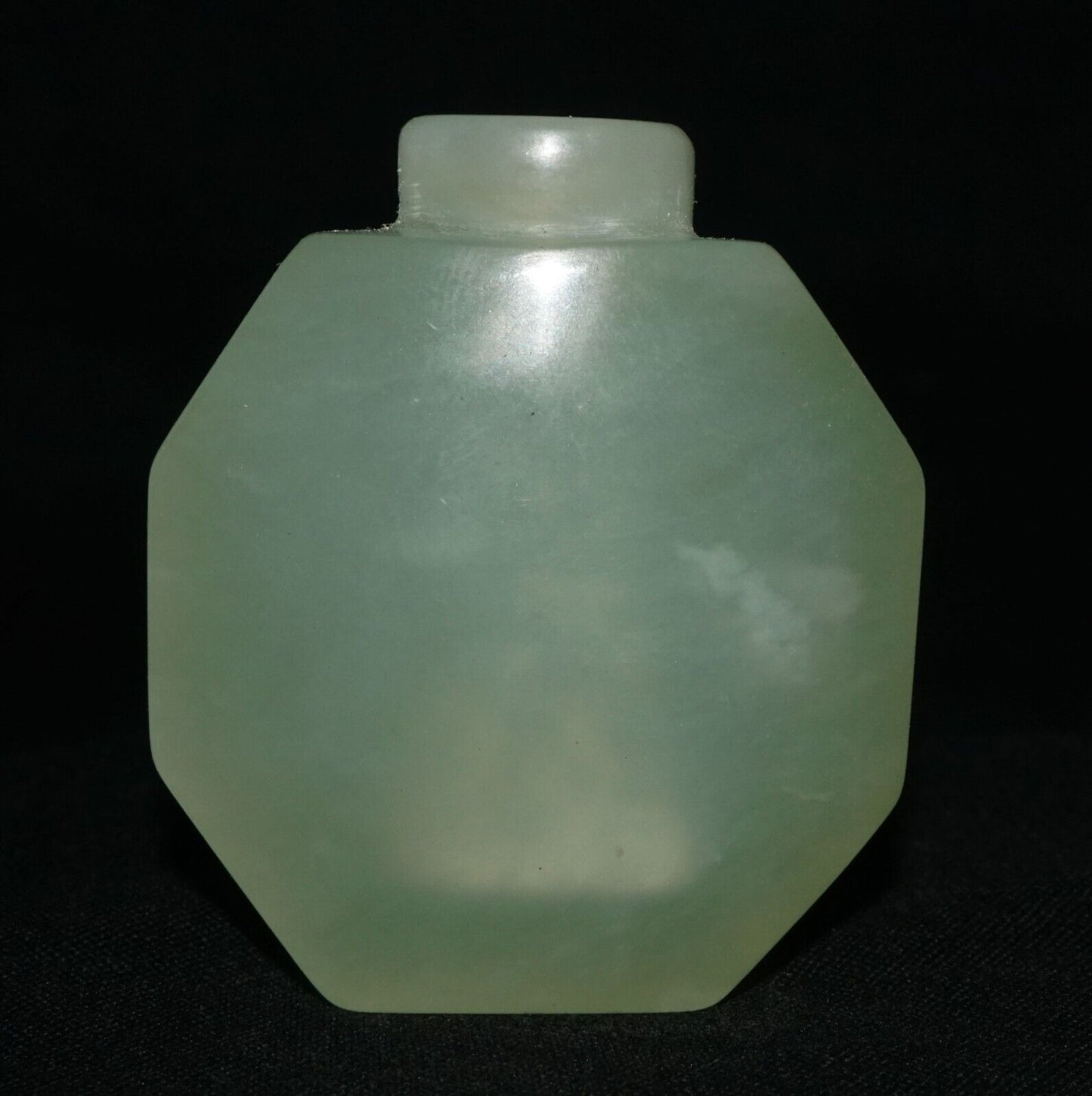 Vintage Chinese Semi Translucent Green Soapstone Carved Snuff Bottle (LeS) G17