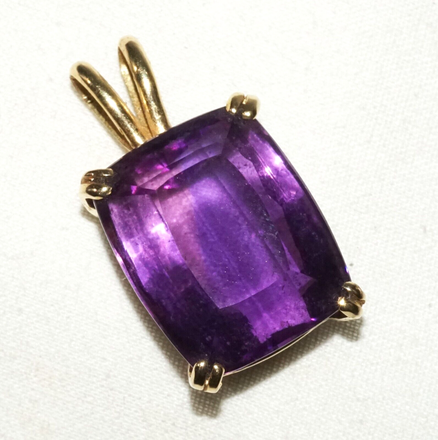 Vintage 14k Yellow Pendant set w. 1x Large Amethyst Gemstone (GoB)#18c